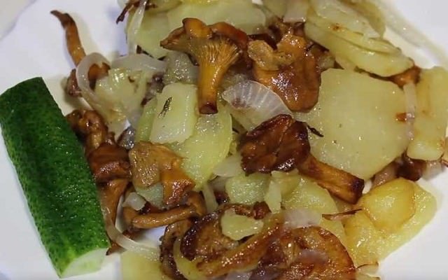  kak pravilno i vkusno pozharit kartoshku s gribami na skovorode37 Як правильно і смачно посмажити картоплю з грибами на сковорідці