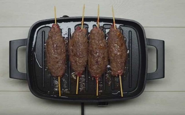  kak prigotovit lyulya kebab v domashnikh usloviyakh, poshagovye recepty10 Як приготувати люля кебаб в домашніх умовах, покрокові рецепти