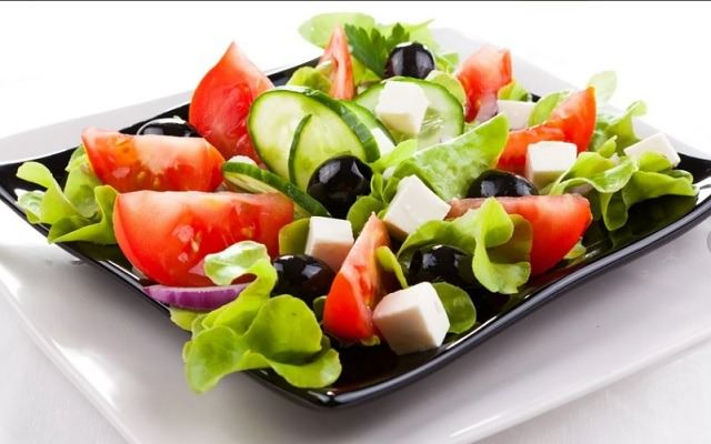  klassicheskie recepty prigotovleniya grecheskogo salata Класичні рецепти приготування грецького салату