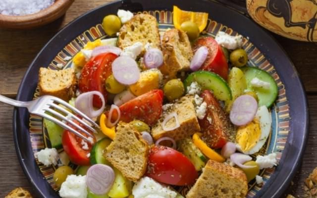  klassicheskie recepty prigotovleniya grecheskogo salata1 Класичні рецепти приготування грецького салату