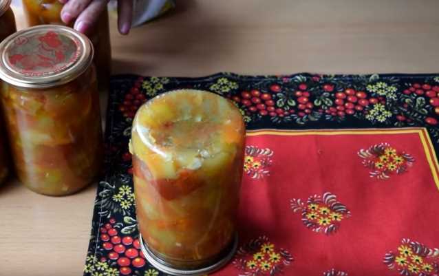  lecho – salat iz kabachkov na zimu s bolgarskim percem i speciyami14 Лечо – салат з кабачків на зиму з болгарським перцем і спеціями