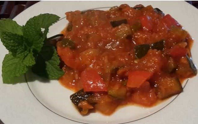  lecho – salat iz kabachkov na zimu s bolgarskim percem i speciyami4 Лечо – салат з кабачків на зиму з болгарським перцем і спеціями