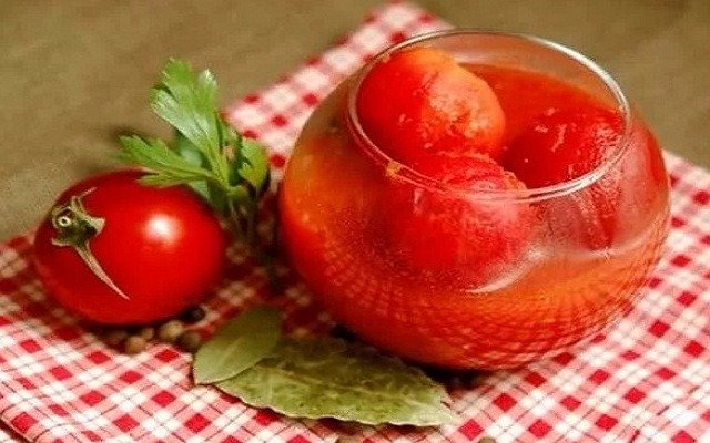  pomidory na zimu v sobstvennom soku recepty – palchiki oblizhesh Помідори на зиму у власному соку рецепти – пальчики оближеш