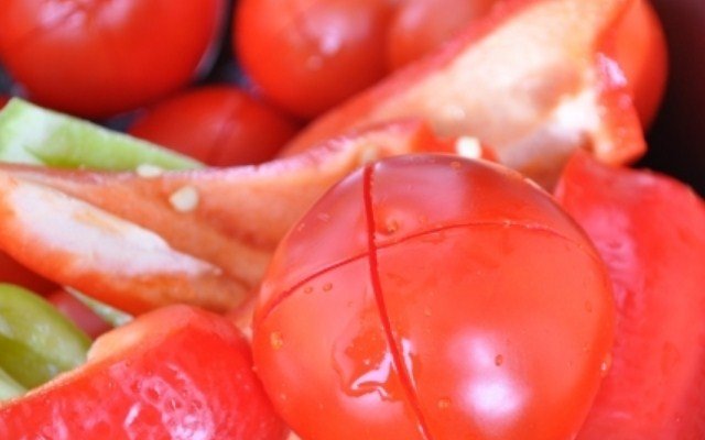  pomidory na zimu v sobstvennom soku recepty – palchiki oblizhesh4 Помідори на зиму у власному соку рецепти – пальчики оближеш