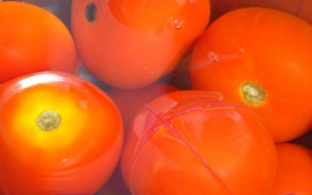  pomidory na zimu v sobstvennom soku recepty – palchiki oblizhesh5 Помідори на зиму у власному соку рецепти – пальчики оближеш