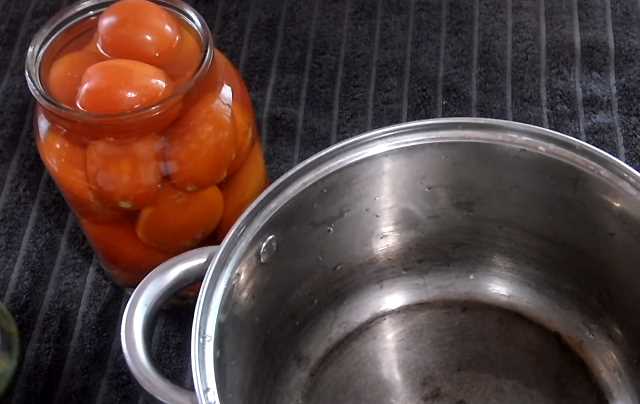  pomidory na zimu – samye vkusnye recepty konservirovannykh tomatov47 Помідори на зиму – найсмачніші рецепти консервованих томатів