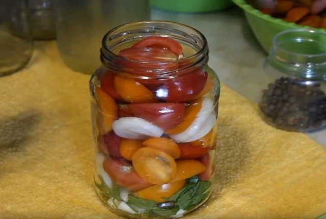  pomidory na zimu – samye vkusnye recepty konservirovannykh tomatov56 Помідори на зиму – найсмачніші рецепти консервованих томатів