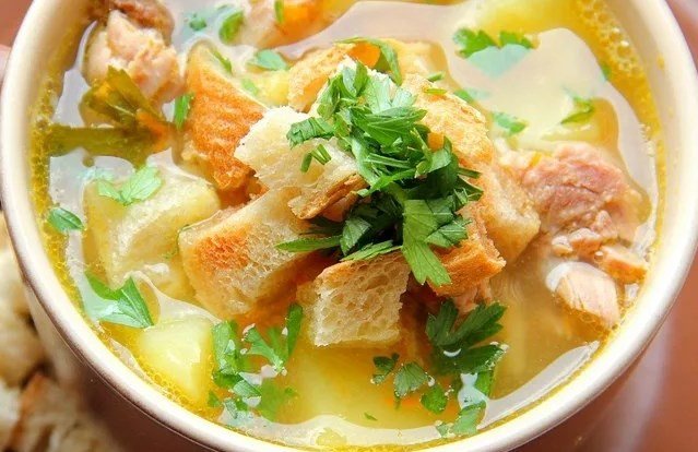  recepty prigotovleniya gorokhovogo supa s raznymi ingredientami Рецепти приготування горохового супу з різними інгредієнтами