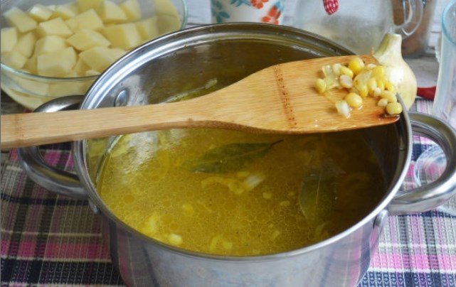  recepty prigotovleniya gorokhovogo supa s raznymi ingredientami15 Рецепти приготування горохового супу з різними інгредієнтами