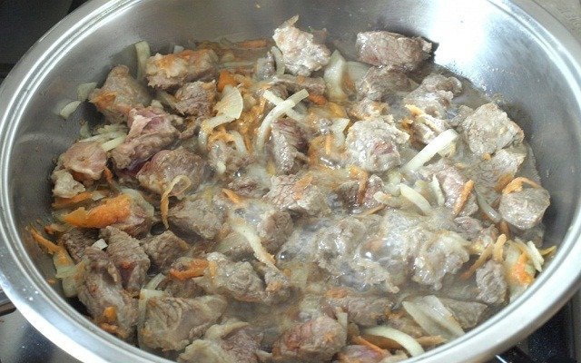  recepty prigotovleniya gulyasha iz govyadiny s podlivkojj i ovoshhami10 Рецепти приготування гуляшу з яловичини з підливою і овочами