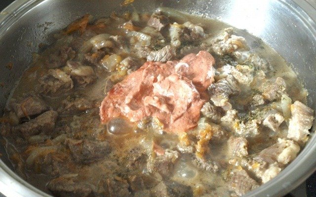  recepty prigotovleniya gulyasha iz govyadiny s podlivkojj i ovoshhami11 Рецепти приготування гуляшу з яловичини з підливою і овочами