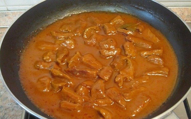  recepty prigotovleniya gulyasha iz govyadiny s podlivkojj i ovoshhami31 Рецепти приготування гуляшу з яловичини з підливою і овочами