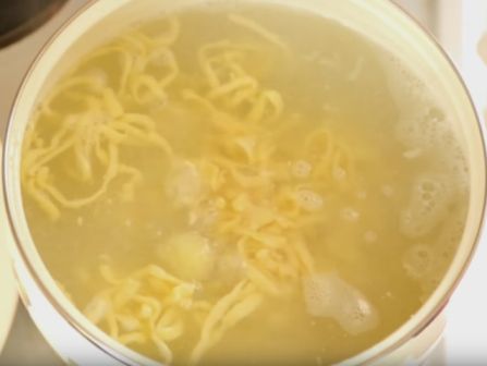  recepty prigotovleniya kurinogo supa po domashnemu s lapshojj i kartoshkojj34 Рецепти приготування курячого супу по домашньому з локшиною і картоплею