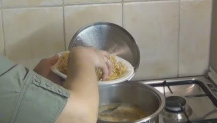  recepty prigotovleniya kurinogo supa po domashnemu s lapshojj i kartoshkojj5 Рецепти приготування курячого супу по домашньому з локшиною і картоплею