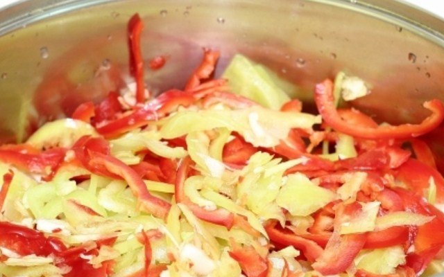  recepty salatov iz ogurcov na zimu, palchiki oblizhesh31 Рецепти салатів з огірків на зиму, пальчики оближеш