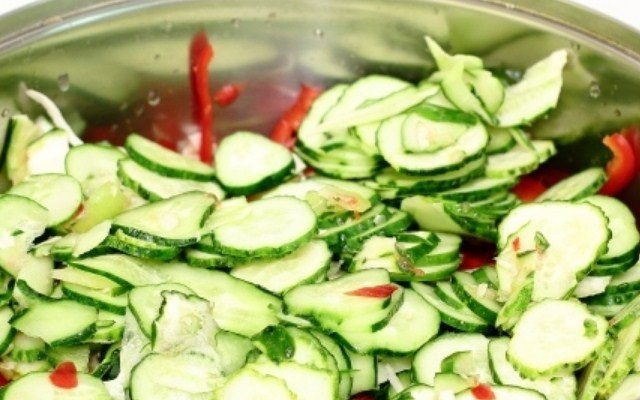  recepty salatov iz ogurcov na zimu, palchiki oblizhesh32 Рецепти салатів з огірків на зиму, пальчики оближеш