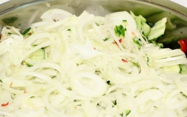  recepty salatov iz ogurcov na zimu, palchiki oblizhesh33 Рецепти салатів з огірків на зиму, пальчики оближеш