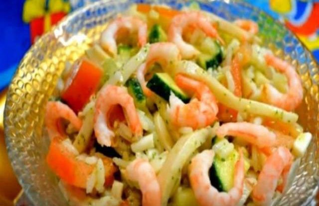  recepty salatov s moreproduktami   kalmarami, krevetkami i krabovymi palochkami41 Рецепти салатів з морепродуктів — кальмарами, креветками і крабовими паличками