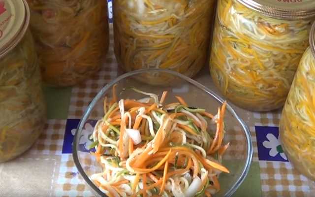  recepty vkusnykh zagotovok salatov iz kabachkov na zimu7 Рецепти смачних заготовок салатів з кабачків на зиму