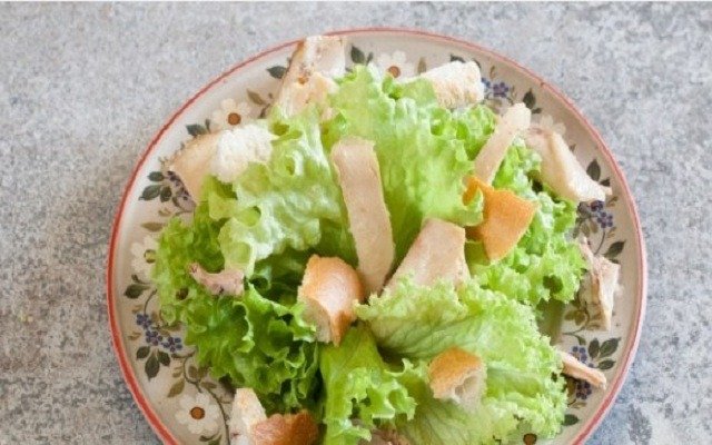  salat cezar s kuricejj   7 prostykh klassicheskikh receptov prigotovleniya10 Салат цезар з куркою — 7 простих класичних рецептів приготування