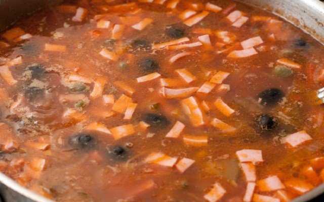  sbornaya myasnaya solyanka   recepty prigotovleniya vkusnogo myasnogo supa33 Збірна мясна солянка — рецепти приготування смачного мясного супу