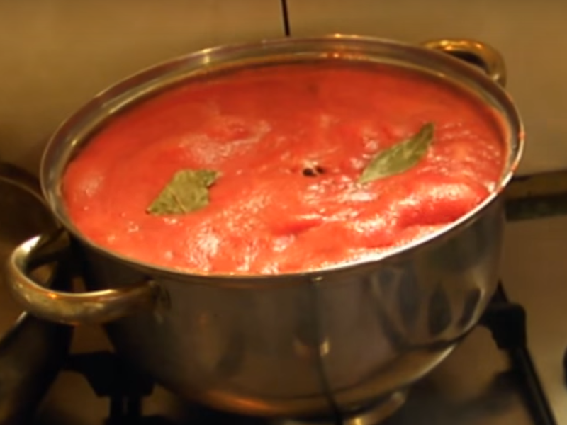 2cb04eb30324dde62c5d6f75355cc932 Як зробити томатний сік з помідорів на зиму в домашніх умовах