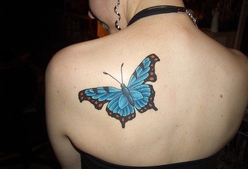 4d2385a3039ef738aea4c8c2288c080a Татуювання для дівчат на спині з ескізами: популярні написи зі значеннями і перекладом, крила і маленькі малюнки. Фото прикладів
