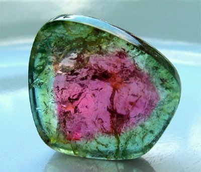 84dfafc77fb0d0a6a9f7e07dbf19af18 Турмалін камінь. Властивості і значення, кому підходить чорний, синій, кавуновий, рожевий, зелений, бурий. Фото і магічні, лікувальні ефекти