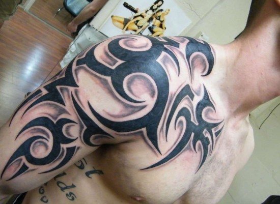 e4fa38b596f8c0f6d6b65dce1d17012a Татуювання для чоловіків на плечі, фото, тату зі змістом сили і добра, словянські, кельтські візерунки, написи та їх значення, чорно білі та кольорові