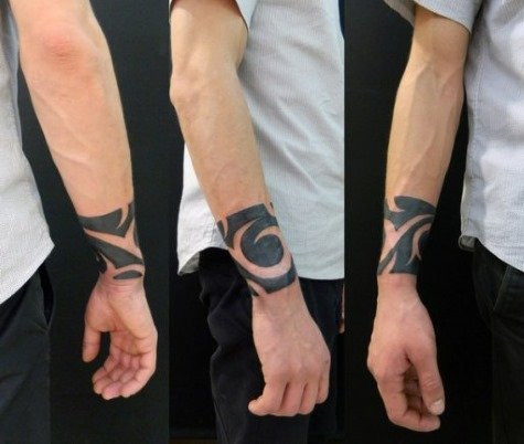 f61dc6d20cd945d6f2d7790182ad896b Татуювання на запясті для чоловіків. Фото, ескізи: нескінченність, корона, написи з перекладом, хрест, браслет. Значення татуювань