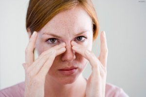 neotlozhnye dejjstviya, kogda cheshutsya glaza pri allergii, i kompleksnoe lechenie pri silnojj allergicheskojj reakcii7 Невідкладні дії, коли сверблять очі при алергії, та комплексне лікування при сильної алергічної реакції
