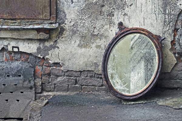 288e58be00c00b56dd702a215072e93b Чи можна викидати дзеркало з дому: як правильно викинути старе – народні прикмети