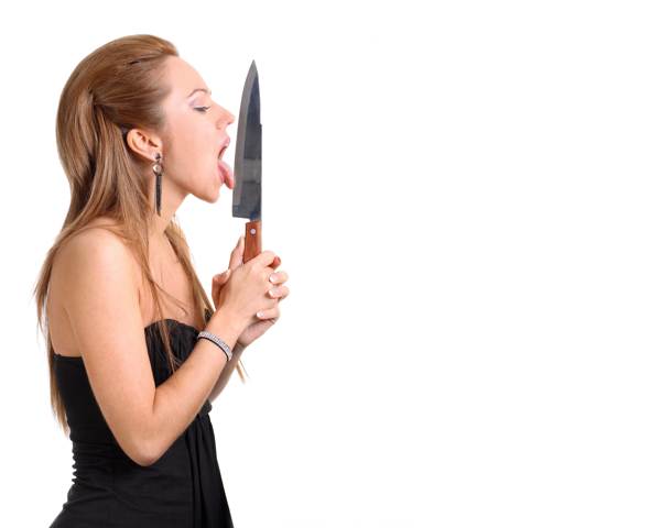4e756659a4492c8674f57fc11259ddea Чому не можна їсти з ножа – народні прикмети