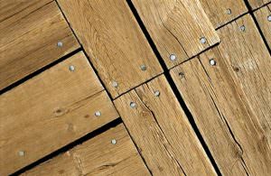 fc3f59d54098712647cb39c5d343a3cc Як усунути скрип деревяної підлоги в квартирі: розклинювання, стягання