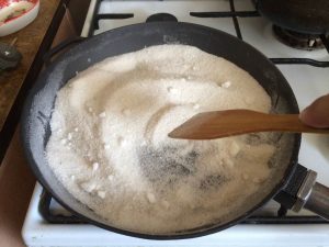 kak ochistit chugunnuyu skovorodu: specialnye sredstva i domashnie11 Як очистити чавунну сковороду: спеціальні засоби і домашні