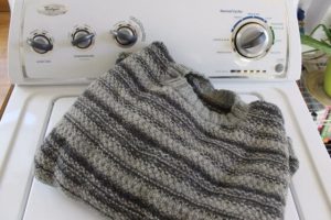  Як прати вовняний светр вручну і автоматично?