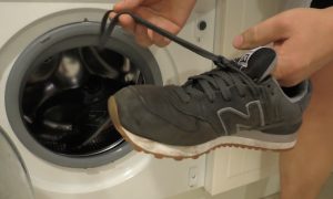 kak stirat zamshevye krossovki vruchnuyu i v stiralnojj mashine 6 Як прати замшеві кросівки вручну і в пральній машині?
