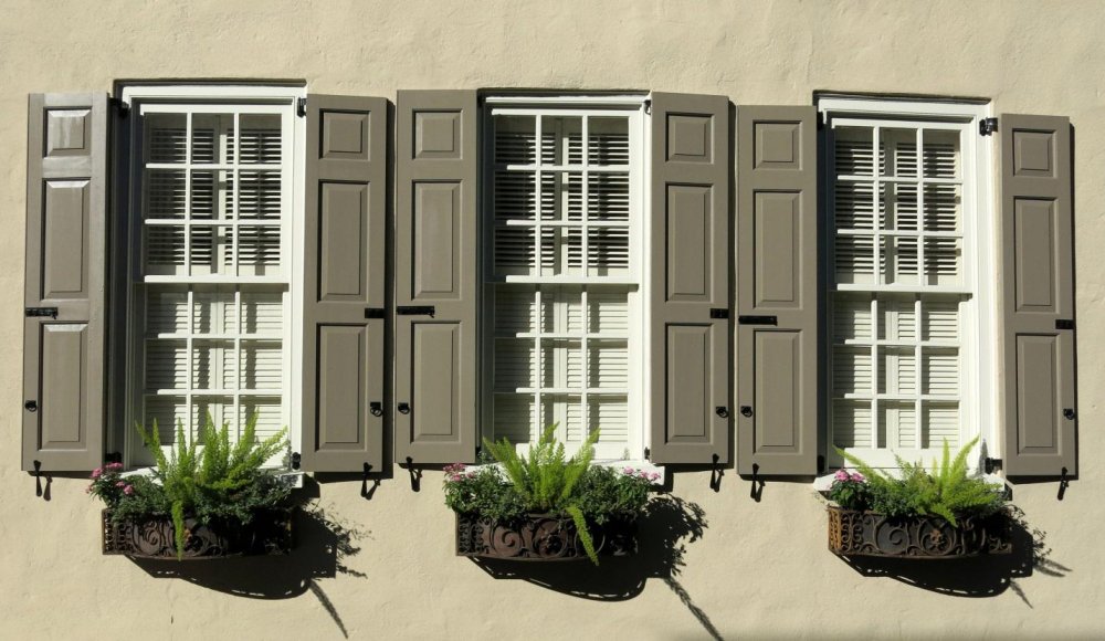  Віконниці на вікна: деревяні декоративні шаттерсы, конструкція розсувних стулок в приміщенні, функції, розміри