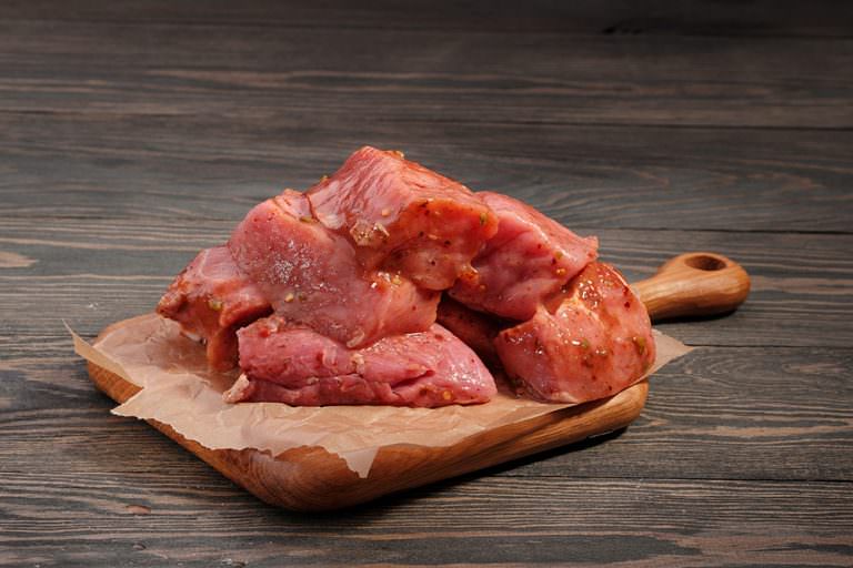 6d755b85b61874686817668211d832b9 Як приготувати шашлик з свинини і 6 найсмачніших маринадів, щоб мясо було мяким і соковитим