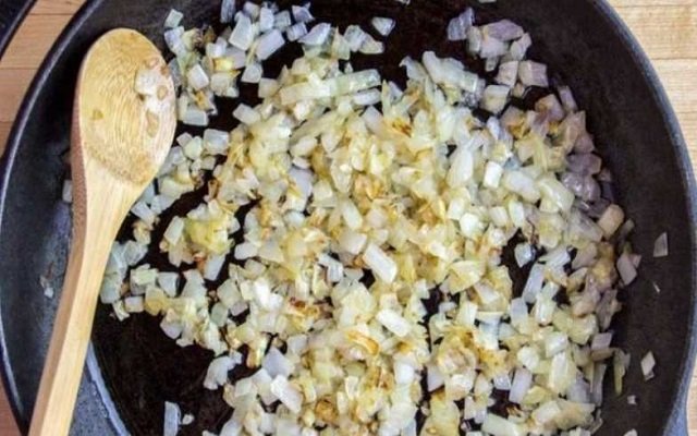 b74f38f32c076e1a3c842ca35e3b4932 Покрокові рецепти приготування домашніх вареників з картоплею, з різними добавками