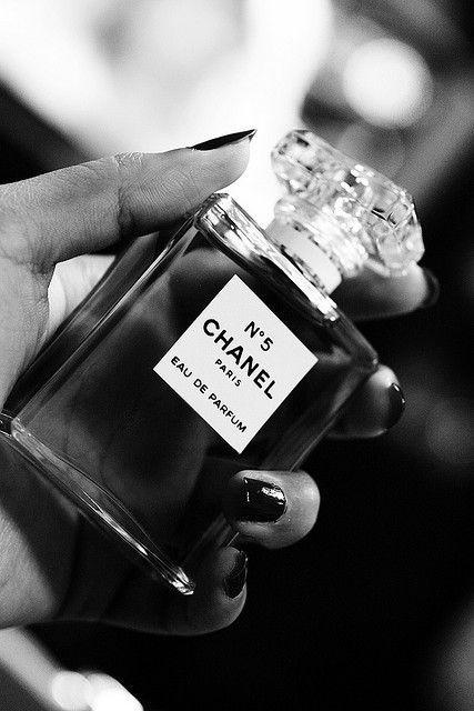  Ці аромати просто ненавидять чоловіки: 5 порад, як підібрати парфуми і не розполохати всіх навколо
