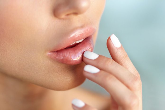  Як робити масаж губ після збільшення гіалуронової кислотою?