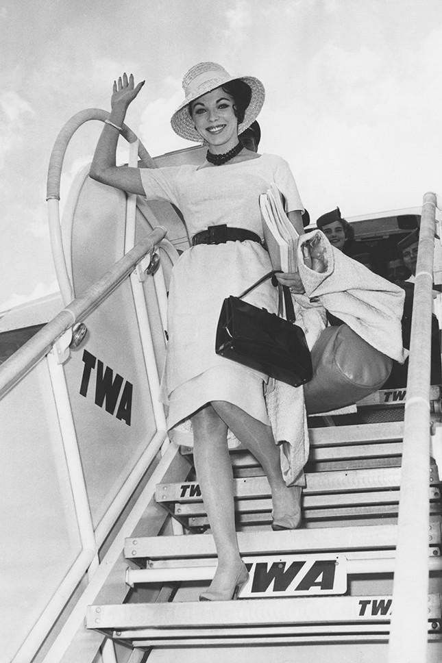  Від Мерилін Монро до Наомі Кемпбелл: 28 ідей від зірок, як виглядати модно в аеропорту