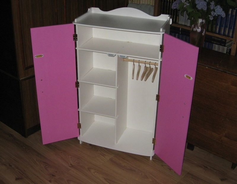 07557a9486fc1daa2acfd903190bd0f3 Як зробити меблі для ляльок своїми руками з картону і підручних матеріалів: шафа, крісло для кухні