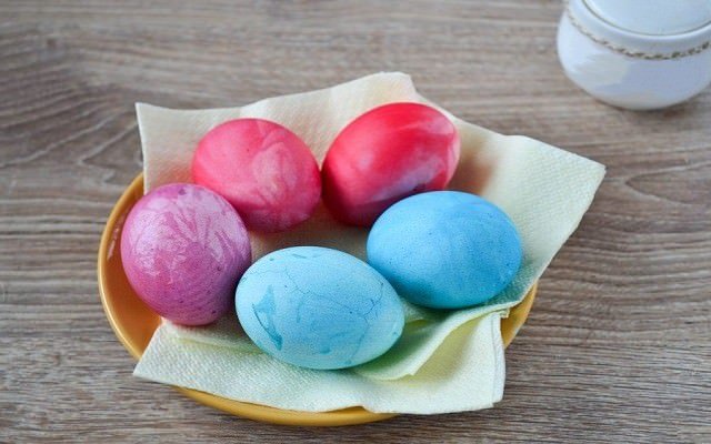 41b89a25cf00d1d605f272d1cf08a1f0 Як фарбувати яйця на Великдень 2021 та 2022. Прості й оригінальні ідеї фарбування пасхальних яєць