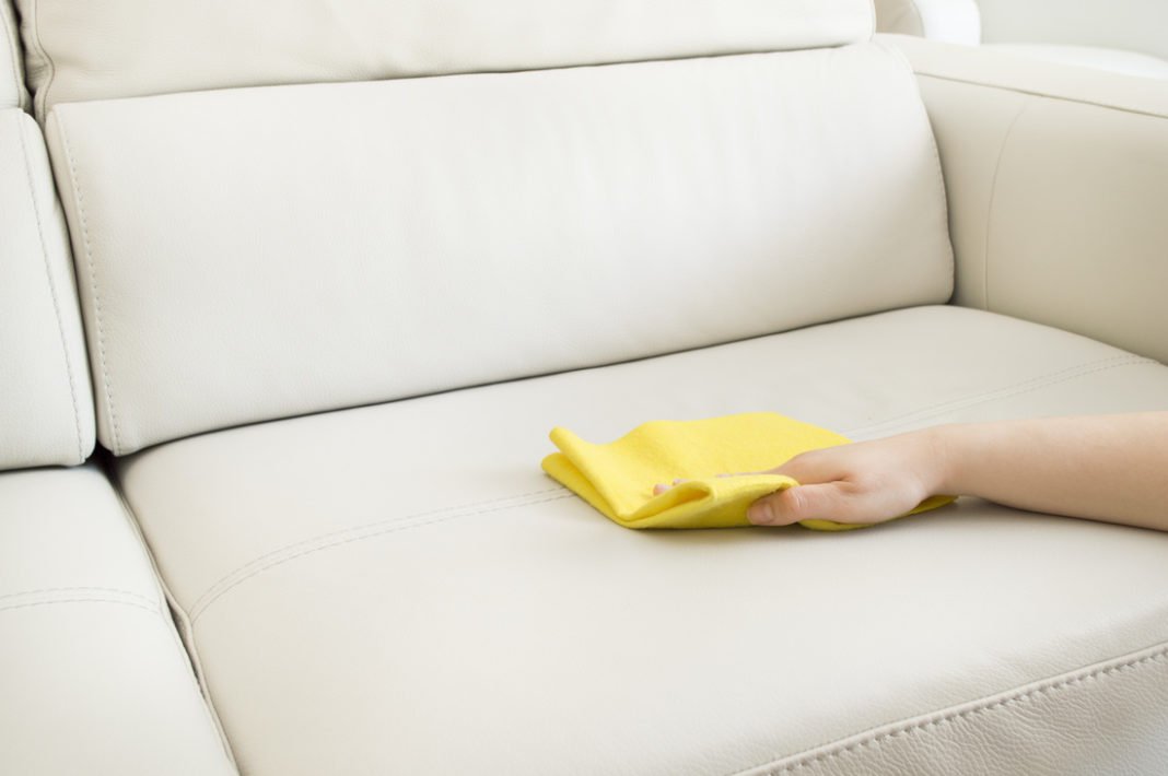 50fb8585bbc070edeaace3477b26183f Як почистити диван від плям без розлучень: як прибрати жирне пляма в домашніх умовах