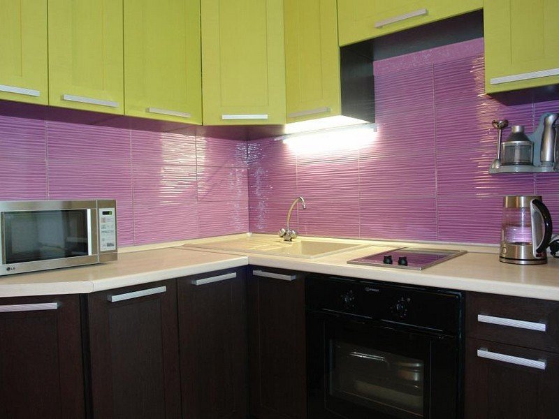 6fa028706b95cd7ae4b922364195e3ee Кухня в бузкових тонах: фіолетовий колір в інтерєрі, варіанти поєднання світлих і темних відтінків для стін та фасадів