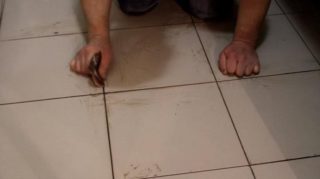 71cca76859b062bc89fad36c4a2ad10a Як очистити шви між плиткою на підлозі в домашніх умовах