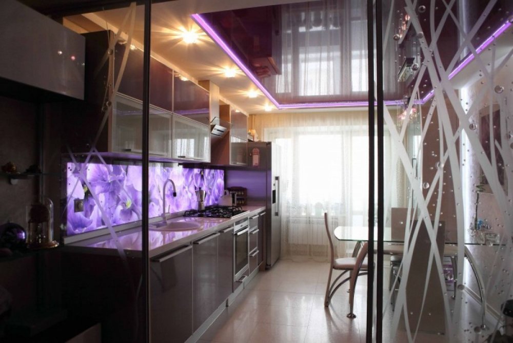 9550f732a68df0aa806e8ddc33bf3e2a Кухня в бузкових тонах: фіолетовий колір в інтерєрі, варіанти поєднання світлих і темних відтінків для стін та фасадів