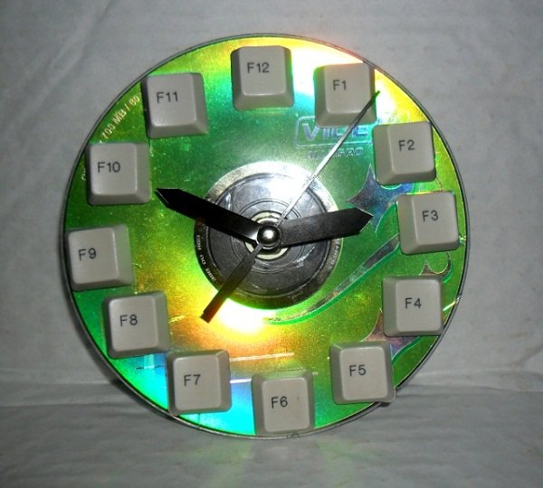 97a77ecc26a5885ead979c1e42e19d81 Як можна використовувати старі диски: вироби своїми руками з компютерних та колісних дисків
